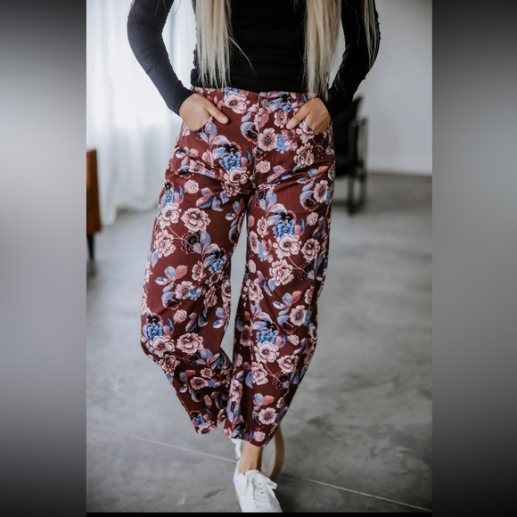 Olivaceous Pants - Olivaceous Barrel Pants Size Large Rust Burgundy Floral Pattern Button Closure
